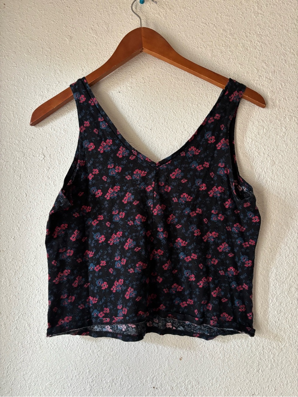 Floral V-Neck Tank Top - Picture 2 of 5